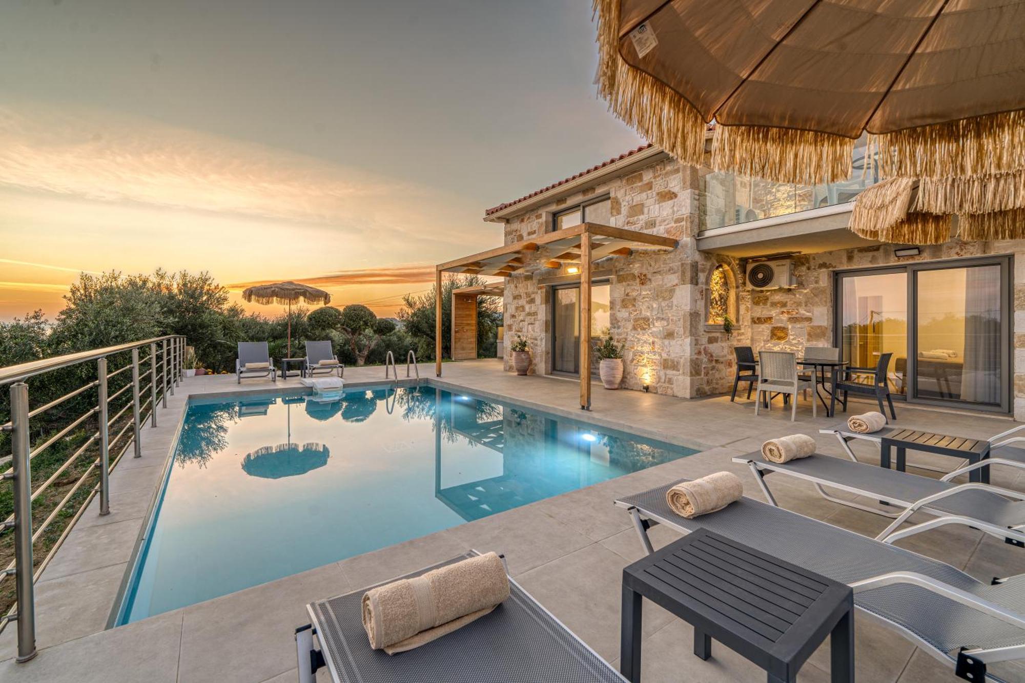 Fellenza - Pool By The Sea With Stunning Sunriseview By Mana Gers Planos
